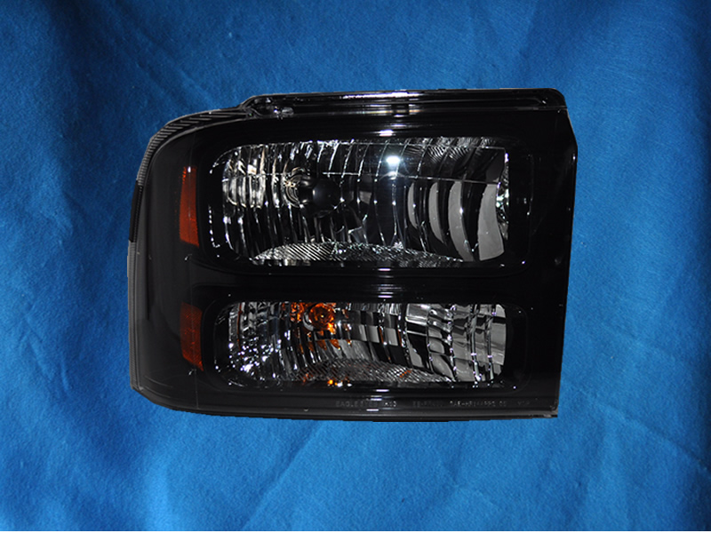 Right Passenger Side Headlight For 05-07 Ford F-250 Super Duty, 05-07 Ford F-350 Super Duty, 05-07 Ford F-450 Super Duty, 05-07 Ford F-550 Super Duty; CAPA Certified