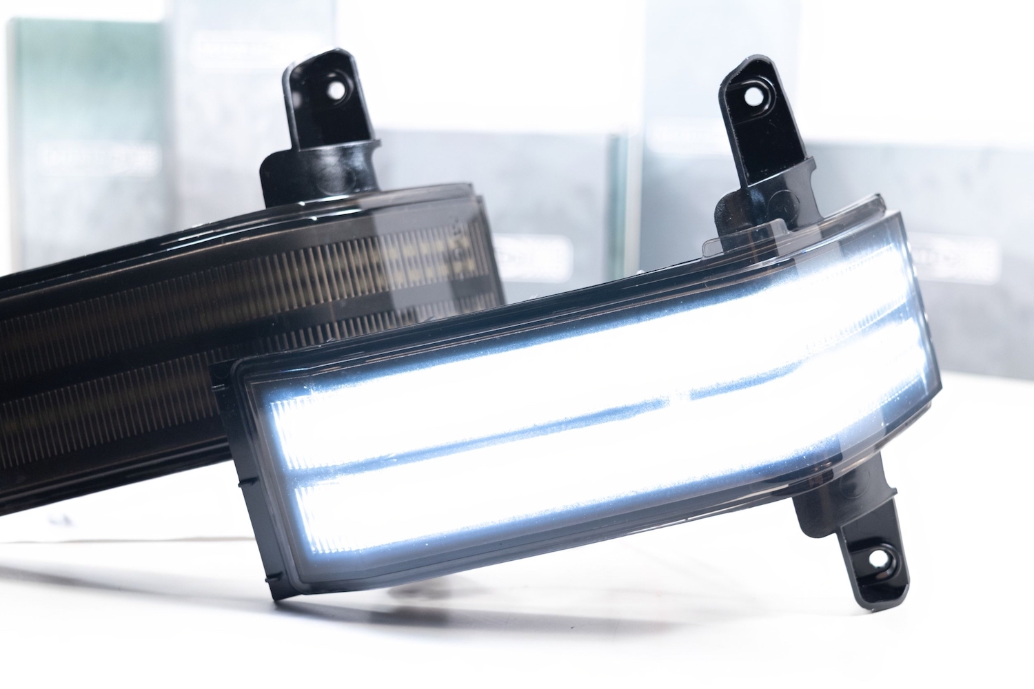 Signal Light For 15-19 Chevrolet Silverado 1500, 15-18 Chevrolet Silverado 2500, 15-18 Chevrolet Silverado 3500, 15-18 GMC Sierra 1500